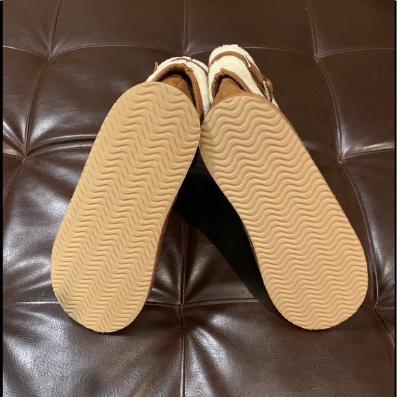 Winter Boots (Women’s) - Picture 4 of 5